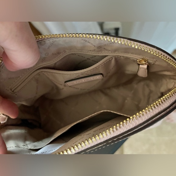 Michael Kors Duo Set Crossbody bag and Small coin pouch in Pink. - Picture 4 of 4